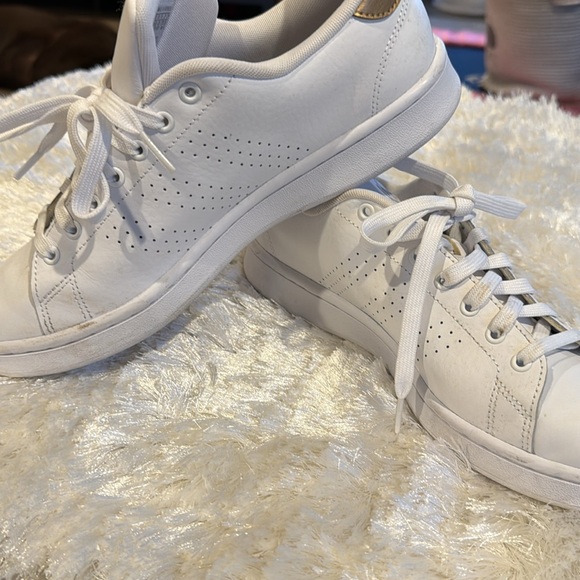 👟ADIDAS PERFORATED STRIPE 👟 - Picture 4 of 6